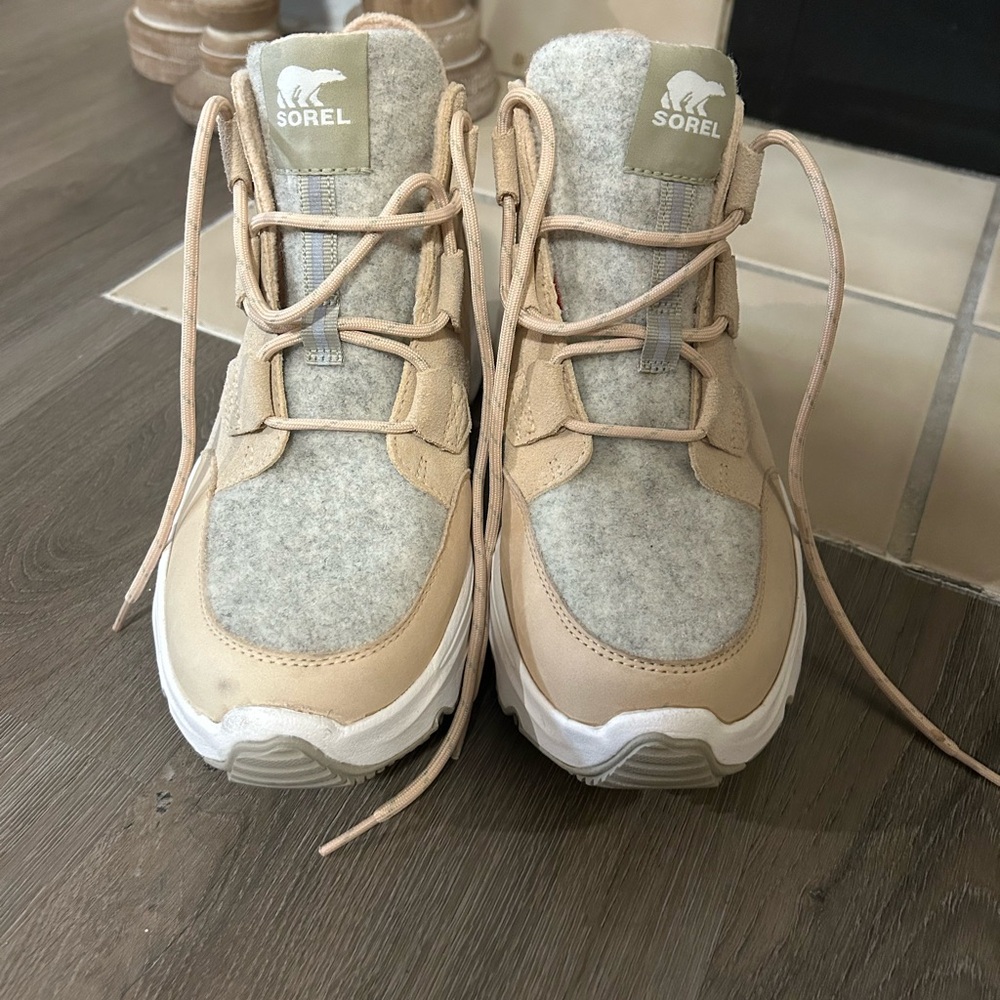 Sorel Women's Beige and Gray Winter Boots